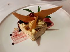 传统手工坚果冰淇淋配混合莓果酱-塞纳河法国餐厅(意式风情街店)