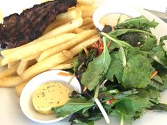 -Lake Hawea Hotel