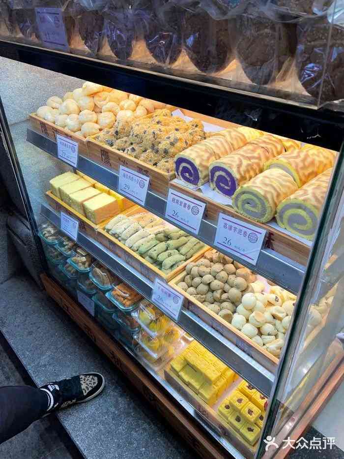 鹰谈酥江西桃酥王(步行街店)-"位置就在江汉路靠近m 的十字路口这