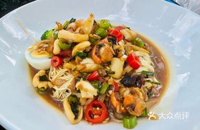 Lüsi Small Seafood Wide Noodles