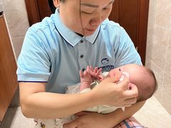 -鲸鱼妈妈月嫂/育婴师定制