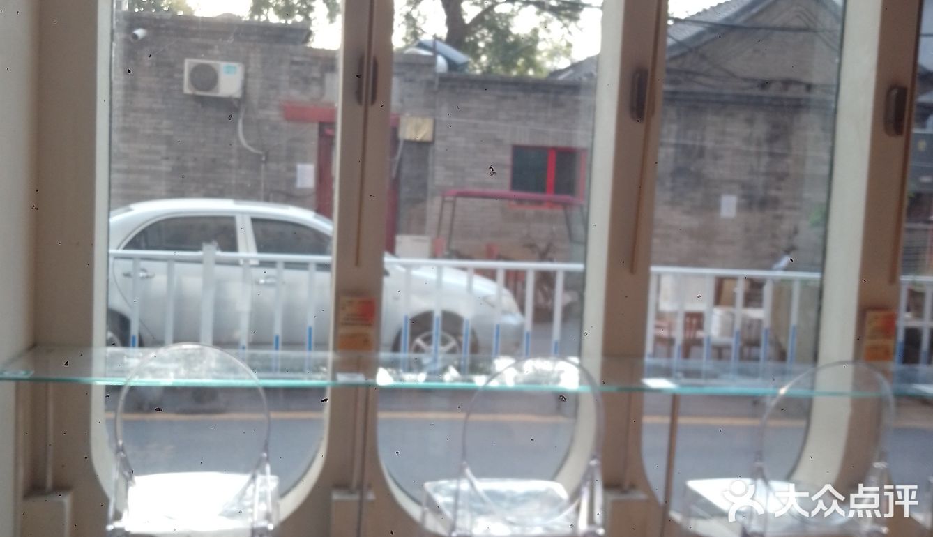 店里的客人不少,老板很热情。虽然只是家面馆