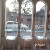 店里的客人不少,老板很热情。虽然只是家面馆