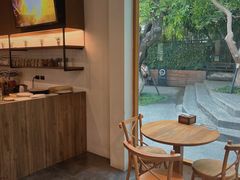 -Chom Cafe and Restaurant