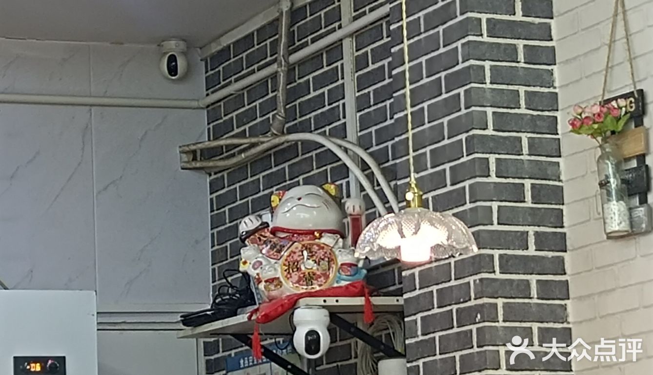 他们家的米线好吃的真是没话说！吃货们必打卡之圣地哦！