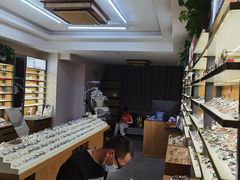 -优医视平价眼镜超市蔡司依视路折扣(小马厂店)