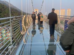 -客天下恐龙水晶玻璃桥