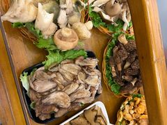 -菌海森林·非遗野生菌火锅(西山区滇池路摩根道店)