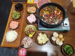 -黔有有贵州酸汤夺夺粉火锅(五味十字店)