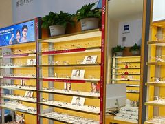 -优医视平价眼镜蔡司依视路折扣工厂店(十里堡店)