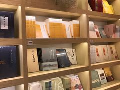 -钟书阁(珍园店)