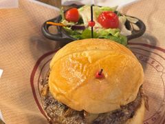 -BOURBON 玻本美式餐厅酒吧(虹桥新天地店)