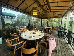 -茅草房·河畔园林火锅