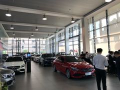 -上海星瀚奔驰4S店(红柳路店)