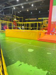 -蹦蹦跳跳(新奥购物中心店)