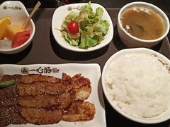 牛小排烧肉套餐-一心豚拉面烧肉(世纪汇店)