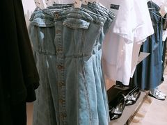 -URBAN REVIVO(高德置地广场·春广场店)