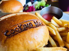 经典和牛汉堡配薯条-Cooking Man(中懋天地店)