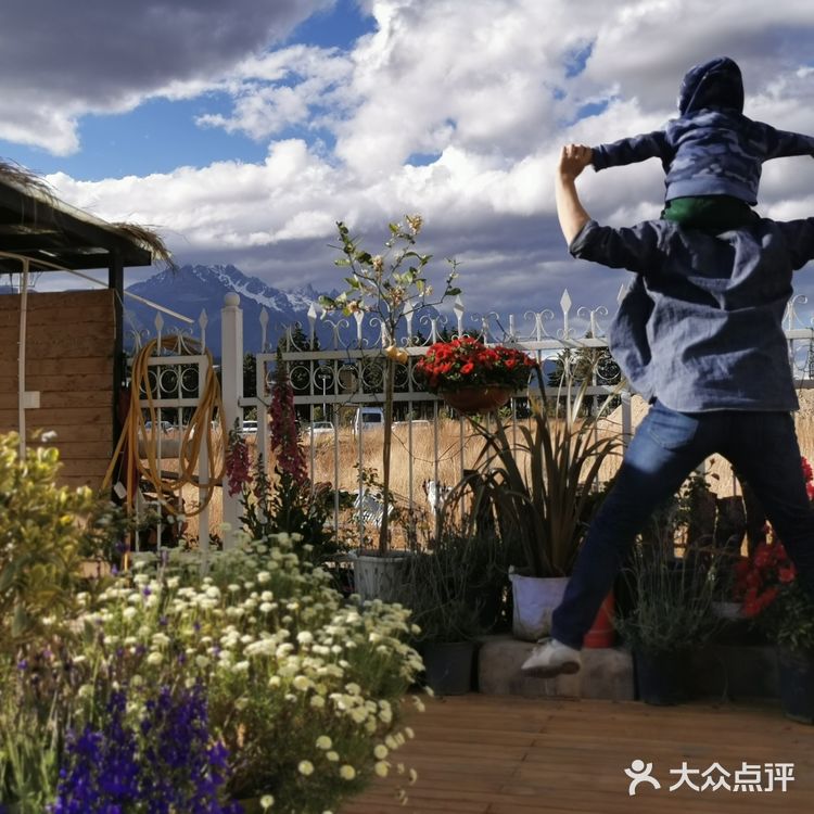 不一会儿我们的晚餐就上了桌。这家店已经开了十年