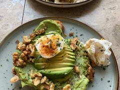 牛油果煮蛋吐司-RAC BAR(安福路店)