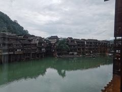 -临江餐馆二楼美食部落