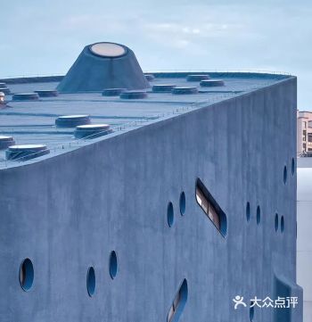 平和图书剧场由OPEN设计,是“聚落校园/上海青浦平
