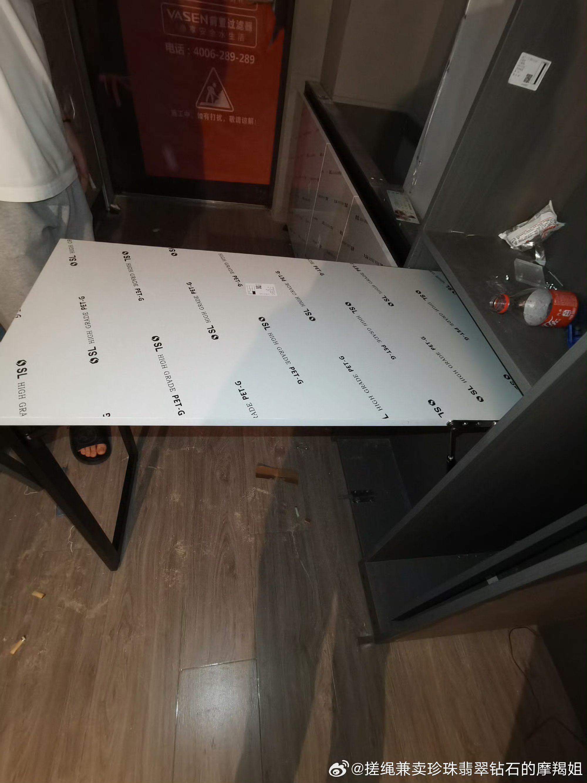 n很开心,空气对流,开着门很凉快啊