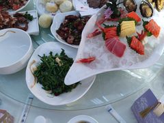 -鞍山大白鲨美食酒店