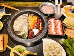 -宽板凳老灶火锅(台湾街店)