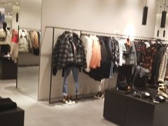 -URBAN REVIVO(七宝领展广场店)