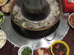 -洞庭洲·防空洞火锅·烧烤·铜锅涮肉(新百广场店)
