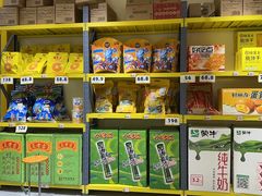 -咻啵翔翔零食基地(万达广场店)