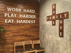 -Chom Cafe and Restaurant