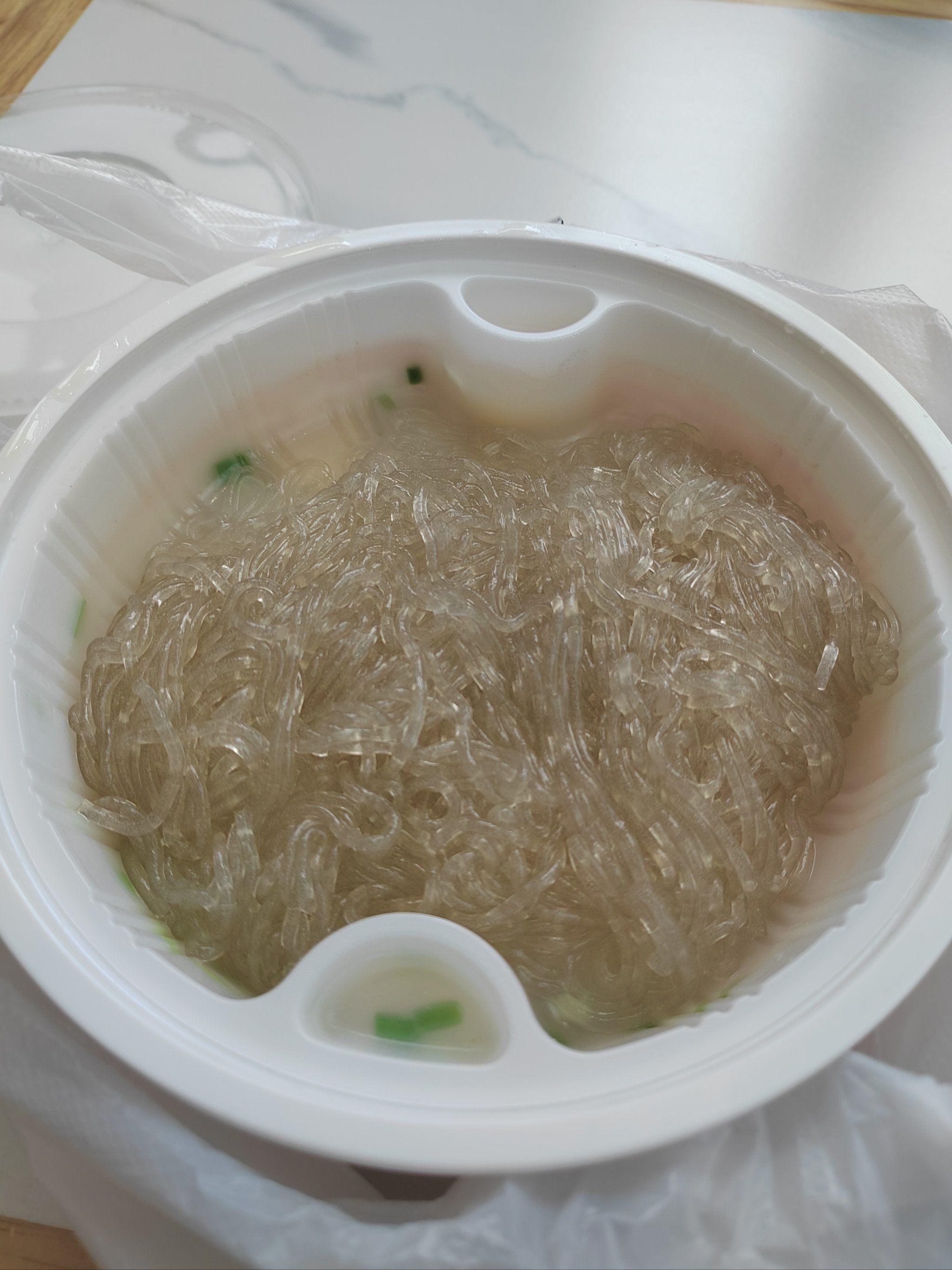 老板家的鸭汤现熬的,粉丝量大不错#鸭血粉丝