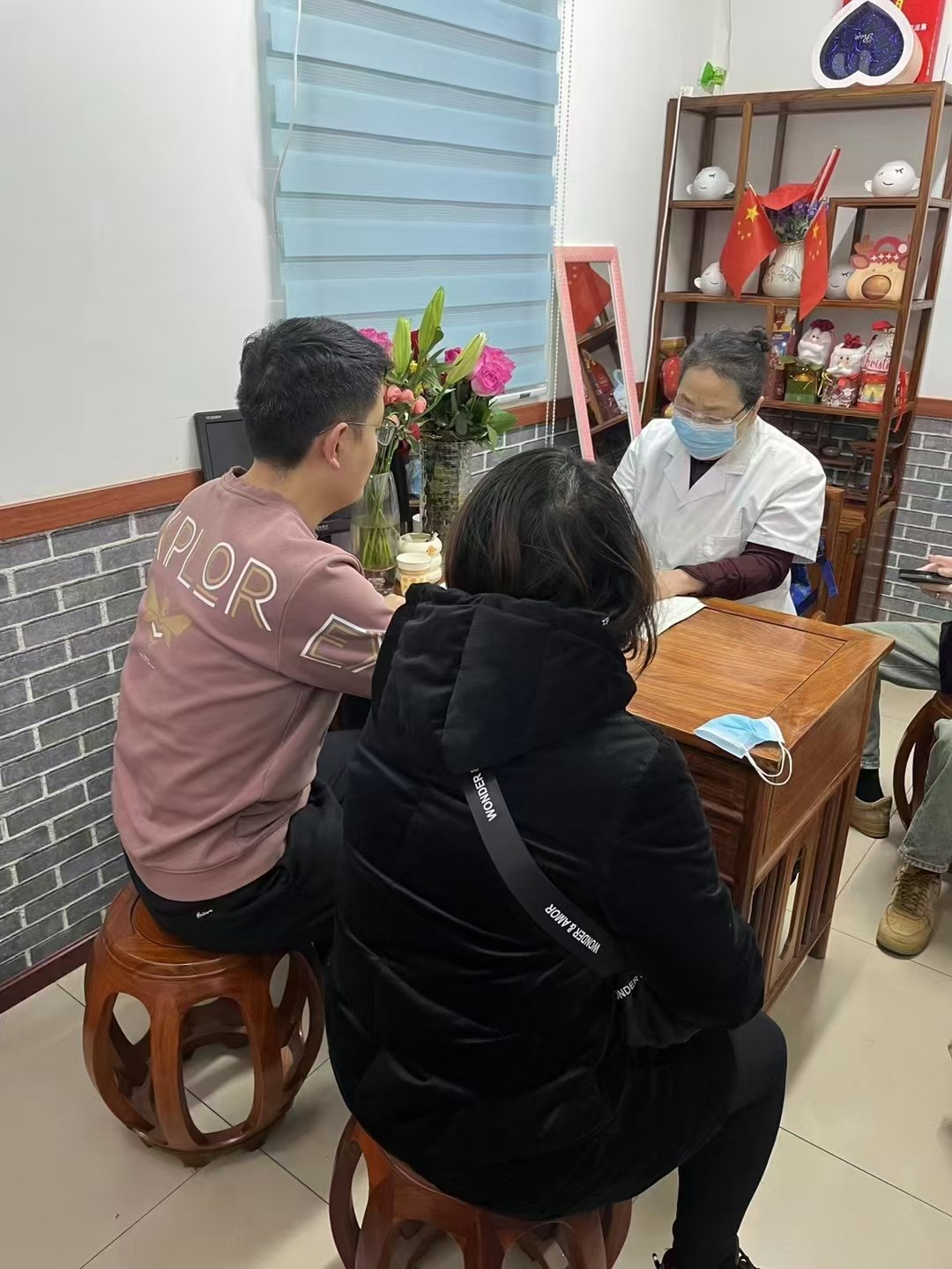 包含北京西苑中醫(yī)院協(xié)助就診，就診引導(dǎo)網(wǎng)上預(yù)約掛號，預(yù)約成功再收費(fèi)的詞條