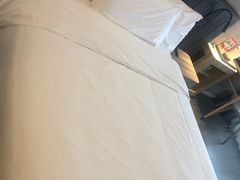 -汉庭优佳(上海娄山关路地铁站店)