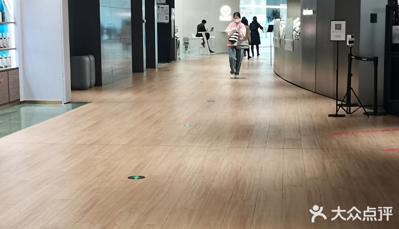 难道商场的保鲜期只有半年？