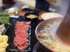 -果松木炭酸菜铜火锅·外婆参鸡汤