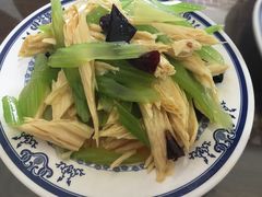 西芹腐竹-老爆肚满五香烧牛羊肉