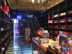 -钟书阁(松江泰晤士小镇店)