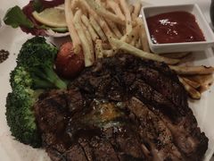 碳烤肉眼牛排及秘制牛排汁-WOLFGANG PUCK KITCHEN & BAR(迪士尼小镇店)