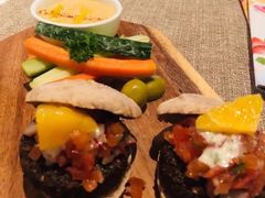 阿拉伯三角豆泥配法拉伐荚饼盘-新元素(丽都店)