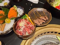 -山川小町·极番烧肉(新地假日广场店)