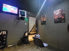 -VR 间客漫·PS电玩·虚拟现实包间游戏电竞(街道口店)