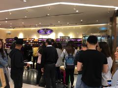 等位区-老佛爷饼店