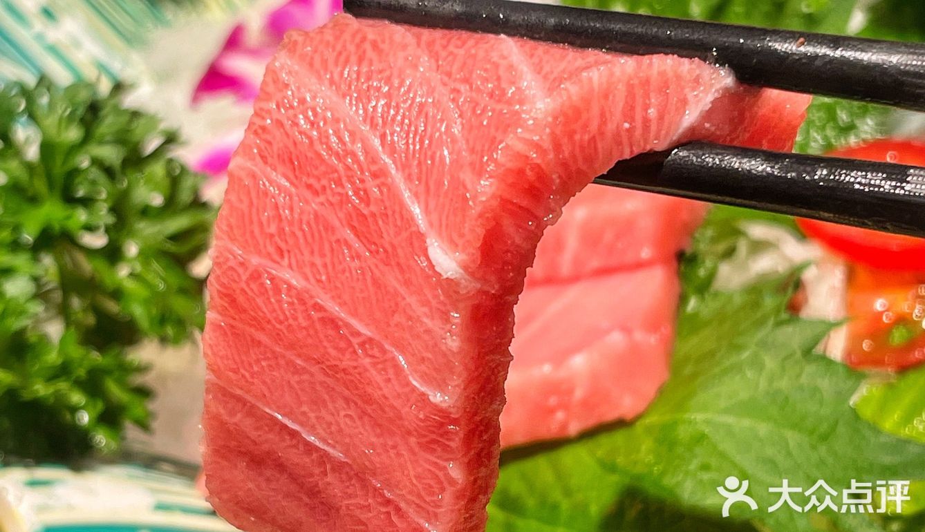 吃新鲜刺身海胆就来和利馆