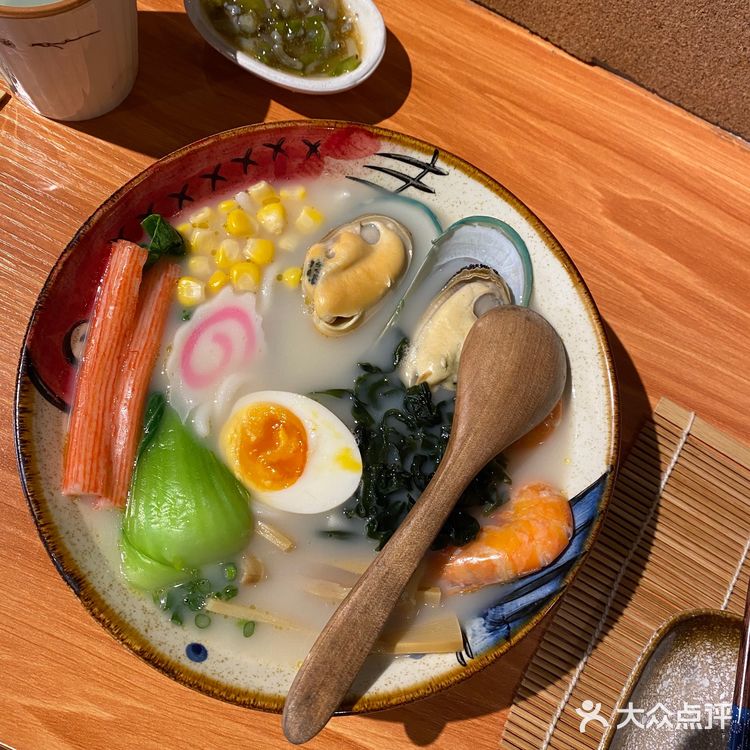 不然到饭点就要排队咯。也可以提前到公众号预约排号