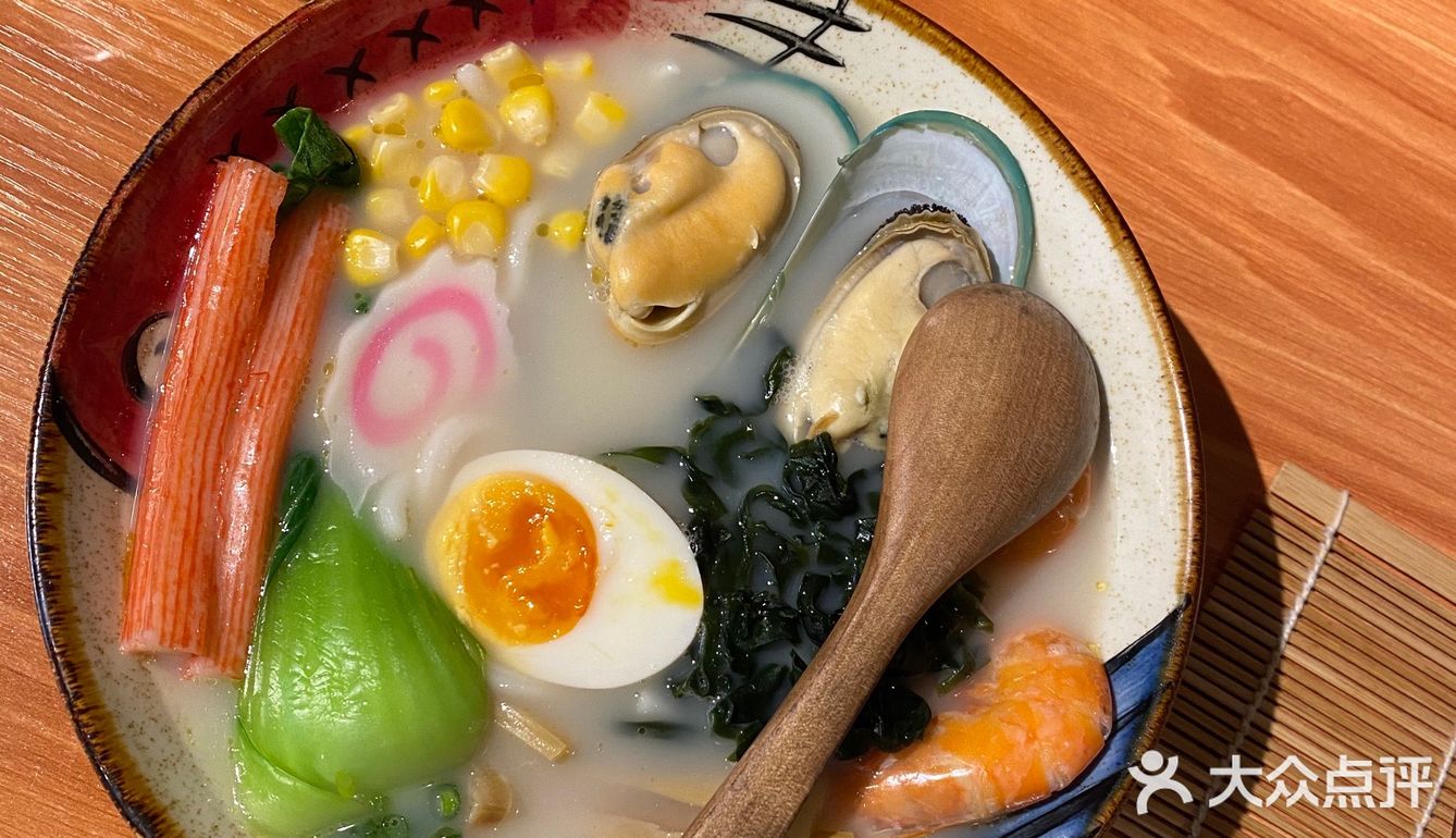 不然到饭点就要排队咯。也可以提前到公众号预约排号