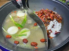 牛肉丸鸳鸯锅-萍姐火锅·公路夜市(打浦桥日月光店)