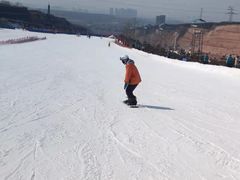 -采薇庄园四季滑雪场